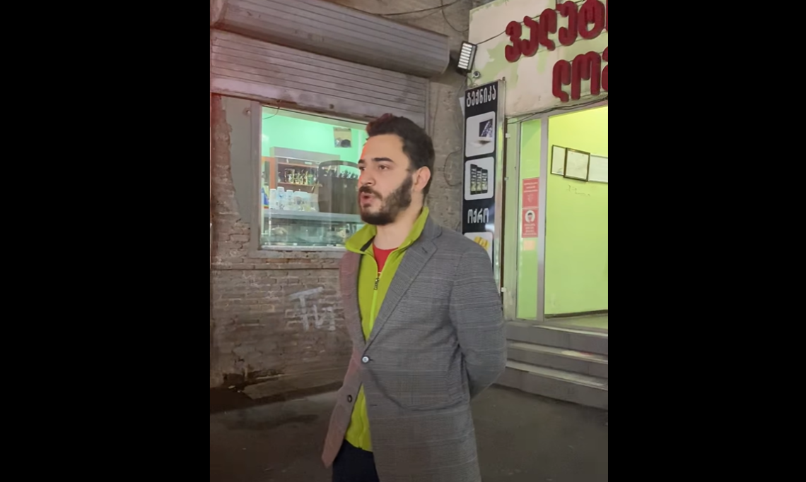 🎥ვიდეო: ამ წუთებში, შუა თბილისში ქართველებს და საქართველოს აგინებს ოკუპანტი