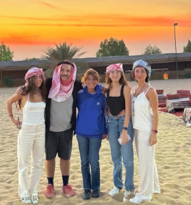 ნიკოლოზ წულუკიძე ოჯახთან ერთად აბუ-დაბიში ისვენებს - რა ფოტოებს გვიზიარებს ტელეწამყვანი