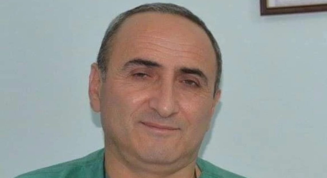 “8 საათი იდგა ოპერაციაზე, ცუდად გახდა მაგრამ ვერ შეყვიტა ბრძოლა ახალგაზრდის გადასარჩენად – ექიმი როსტომ შველიძე პროფესიული მოვალეობის შესრულებისას გარდაიცვალა”