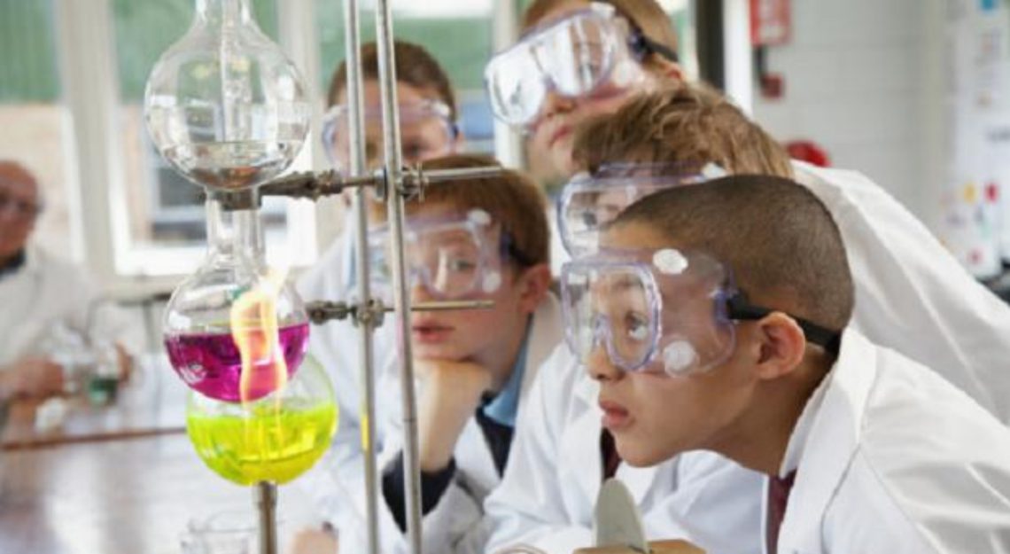 უბედური შემთხვევა სკოლაში – მოსწავლეები სამეცნიერო ექსპერიმენტის დროს მძიმედ დაშავდნენ