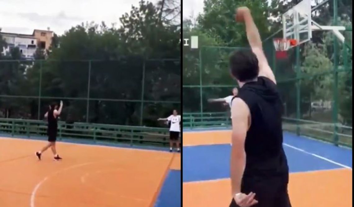 VIDEO: “ყველაფერში ნიჭიერი” – ნახეთ როგორ თამაშობს ხვიჩა კვარაცხელია კალათბურთს