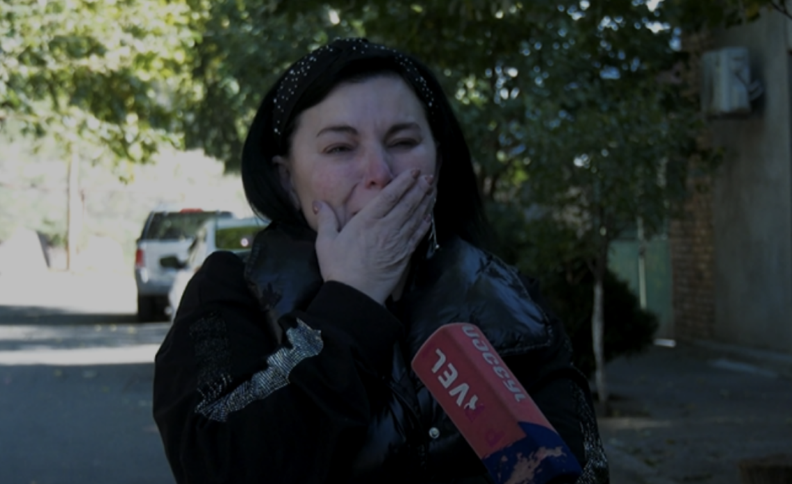 “გიო, ძალიან გთხოვ დედიკო, თუ სადმე ხარ და მიყურებ, დაგვიბრუნდი” – თბილისში 22 წლის ბიჭს ეძებენ