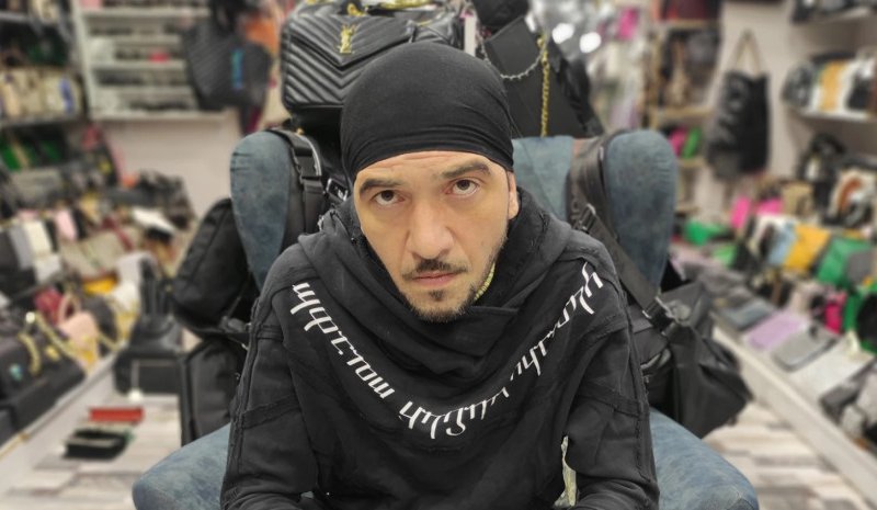 “ქალზე როგორ ძალადობთ თქვე არაკაცებო… ქალებს რატომ ხოცავთ თქვე არასწორებო…” – რას წერს დავით შეროზია?