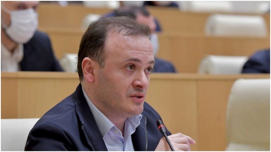 ეტყობა, ეს “ტროიკა” ვინმე შეძლებულ ადამიანს ატყუებს, რომ დაფინანსება გამოსძალოს – ზარქუა ჯაფარიძე-ხოშტარია-ვაშაძეზე