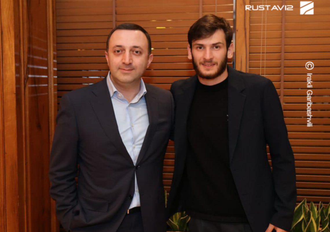 “ჩვენი საამაყო ხვიჩა კვარაცხელია” – ღარიბაშვილი კვარაცხელიასთან ერთად გადაღებულ ფოტოს აქვყენებს