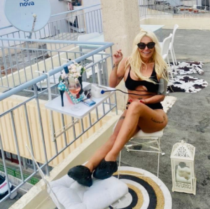 რატომ გაქრა ეკრანებიდან ნინა წკრიალაშვილი? – ნახეთ, სად არის და როგორ გამოიყურება მომღერალი?