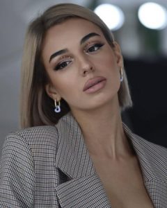 გიორგი გასვიანის ცოლი თვალსა და ხელს შუა შეიცვალა - ნახეთ ახალი ფოტოები