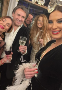 ფოტო: რატომ შეიკრიბნენ ცნობილი სახეები ერთად - შოუბიზნესის ფორუმი „გარდენია შევარდნაძეში“