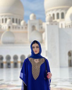 “აქ გარეთაც არ მიშვებენ მარტო…” – ვინ არის ქართველი გოგონა, რომელსაც კონტრაქტის მიხედვით საქართველოში ჩამოსვლა წელიწადში მხოლოდ 15 დღით შეუძლია