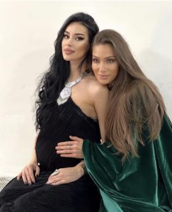 “უმშვენიერესი დედა-შვილი, დებივით ხართ” – ულამაზესი ბათუმელი ორსული მოდელი ლორენა ზოიძე დედასთან ერთად გადაღებულ ფოტოებს აქვეყნებს