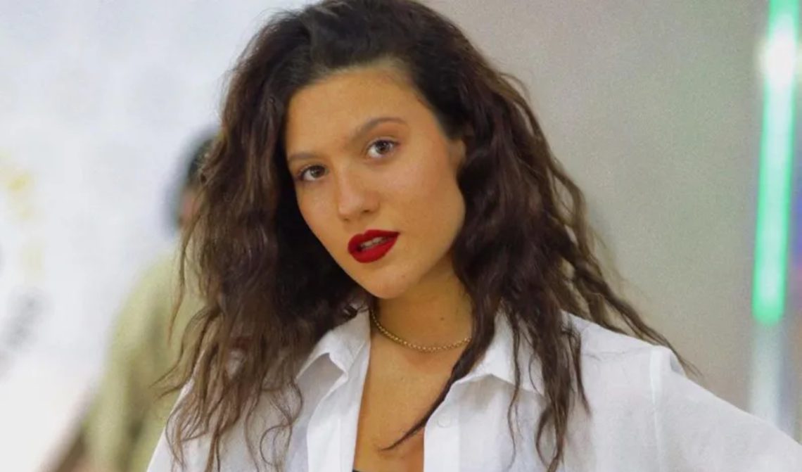 რუსკა ქარქაშაძე „ხელოვნური სუნთქვის“ გადასაღები მოედნიდან ფოტოებს აქვეყნებს