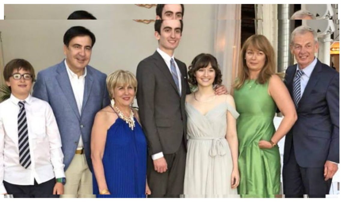 ედუარდ სააკაშვილს რამე აწუხებს? … ექიმები ანორექსიაზე რატომ არ ლაპარაკობენ მისი დანახვისას? –  რას წერს ბონდო მძინარაშვილი