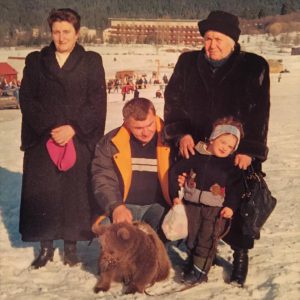 ვინ არის გოგო, რომელიც ქართულმა სასამართლომ ბიძინა ივანიშვილის ძმის კანონიერ შვილად ცნო - უცნობი ფაქტები ალექსანდრე ივანიშვილის ოჯახზე