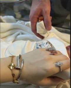 პირველი მაკიაჟი მშობიარობის შემდეგ - ცნობილ ბათუმელ წყვილს მესამე შვილი შეეძინა (ფოტოები)