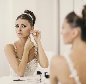 "დროში მოგზაურობას ვინატრებდი... ახლა სარკეში ძლიერ, შემდგარ ქალს ვხედავ..."