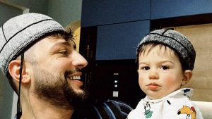 ფოტო: გიორგი და გალა გასვიანებმა სვანური ქუდები მოირგეს