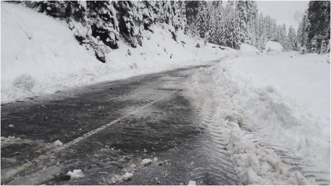 თოვლისა და უამინდობის გამო საქართველოს ზოგიერთ რეგიონში მანქანის მოძრაობა აიკრძალა