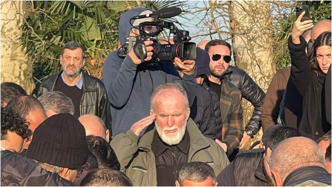 ვიდეო: „მე პირადი მტრები აღარ მყავს, დამრჩა მარტო ერთი მტერი, რომელიც შეეხება ჩვენ ქვეყანას და მის მოქალაქეებს. ვიმოქმედებ უფრო მტკიცედ, ვიდრე აქამდე“ — ჯამბულათ ხოფერიას მამა