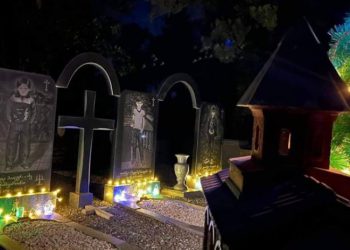 “მიწაში მაინც დამიყენეთ, არაადამიანებო” – ქუთაისში ბავშების საფლავიდან საახალწლო განათება მოიპარეს