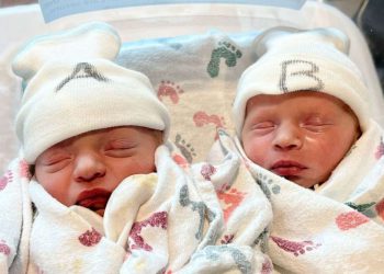 ტყუპი დები, რომლებიც სხვადასხვა წელს დაიბადნენ