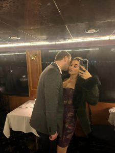 ლიზა ყენია ნიშნობის ბეჭედს "ამარიაჟებს" - ნახეთ, რა ფოტო გამოაქვეყნა მომღერალმა