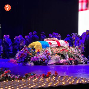 ემოციური კადრები ბუბა კიკაბიძის პანაშვიდიდან რომელმაც საზოგადოება აატირა