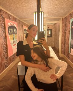 "ძალიან დაემსგავსა დედას" - ნახეთ, სად მოგზაურობს ნინი ბადურაშვილი შვილთან ერთად