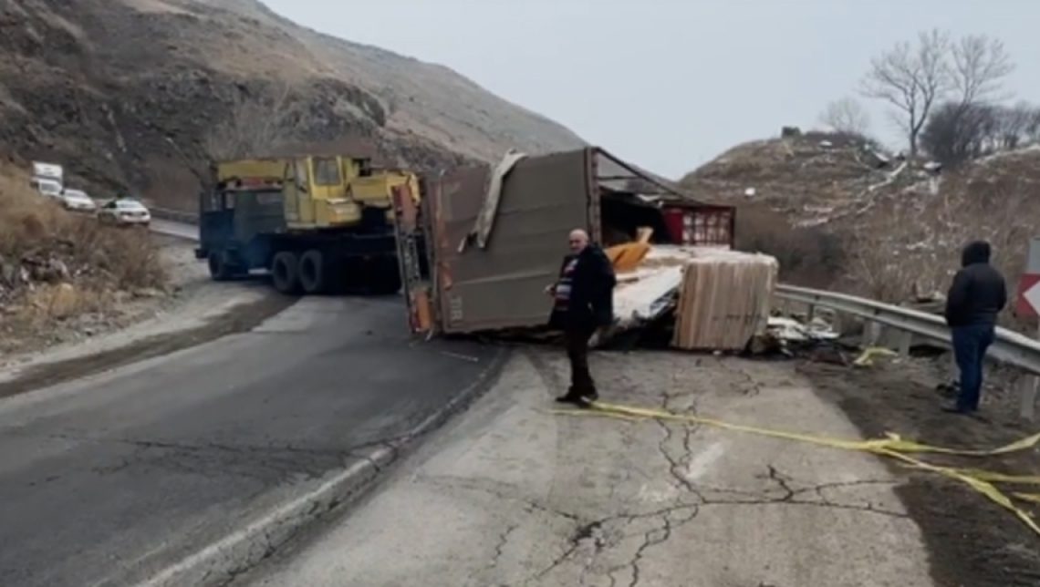 ამ წუთებში ახალციხეში ტრაილერი ამობრუნდა