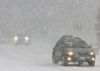 დედაქალაქში გადაადგილება გართულებულია –  თბილისის ქუჩებში ტექნიკური მარილი იყრება