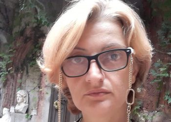 “ილოცეთ, გული არ გაუსკდეს ფრენის დროს…” – შოთო სიხარულიძე შვილმკვდარ ემიგრანტ დედაზე