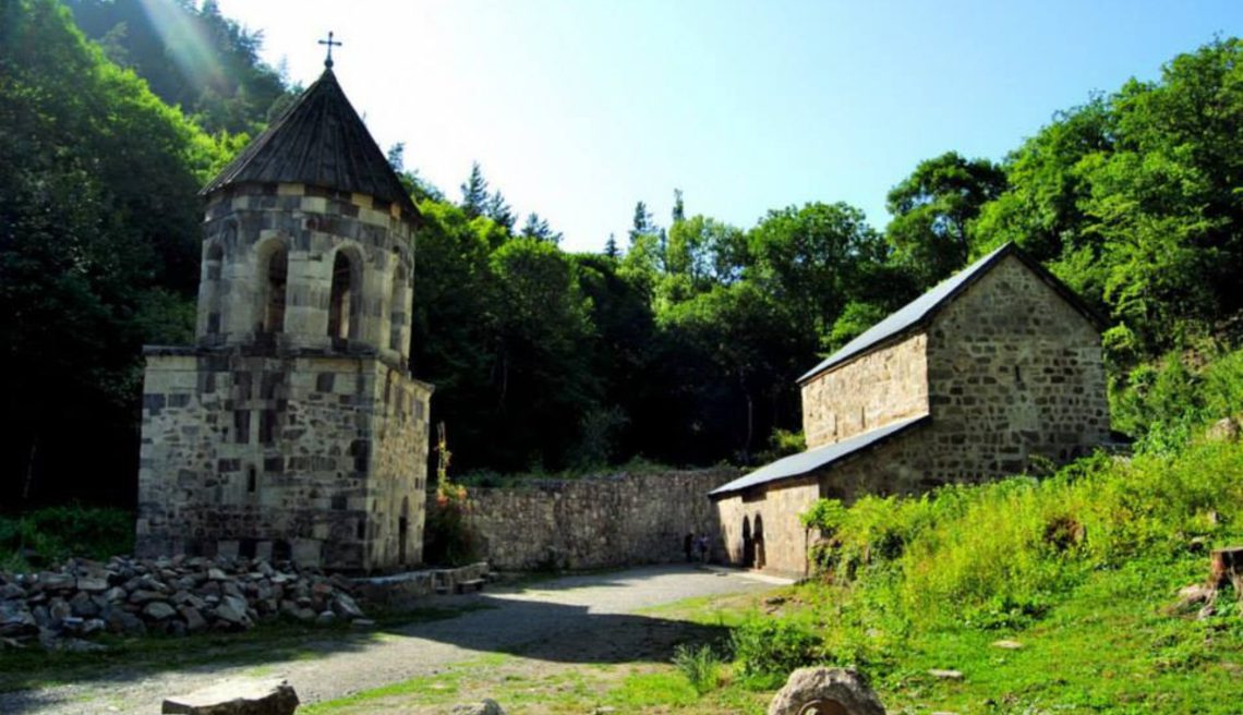 ბერების სისხლით შეღებილი ქვები წყალმაც ვერ გარეცხა – მწვანე მონასტრის სასწაულები