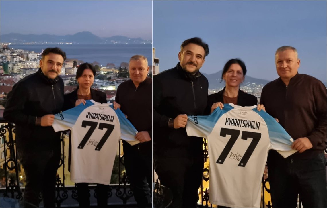 კვარას მშობლებმა ნიკა წულუკიძეს ხვიჩას მაისური აჩუქეს