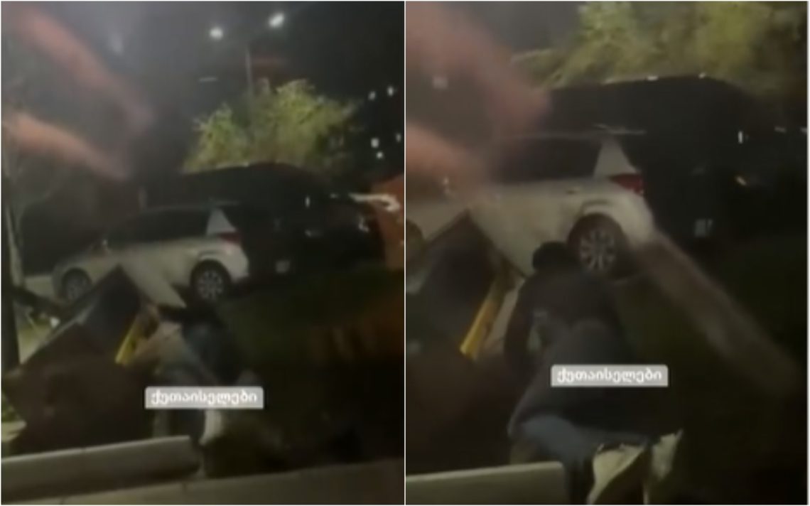 🎥ქუთაისში ქარისგან წაქცეულ ჩასარიცხ აპარატებში, მოქალაქეები თანხას დაწოლილი რიცხავენ – სახალისო ვიდეო