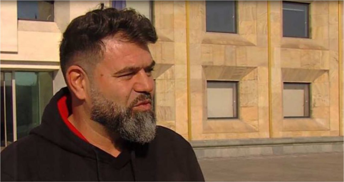 “აუცილებლად დავდებ დიდ პლაკატზე ჩემი გახეთქილი ხელის ფოტოს და კანცელარიის წინ გავიტან” – გურამ ბაღდოშვილის პირველი კომენტარი კლინიკიდან: როგორია შეფის მდგომარეობა?