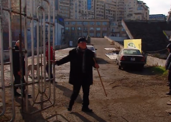 სამსახურიდან გაუშვეს “ლაგუნა ვერეს” დარაჯი, რომელმაც ჟურნალისტებს უთხრა, რომ აუზის წყლის სისტემა და რკინეული ჯართში ჩააბარეს