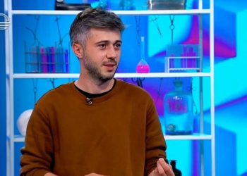 🎥 კახა კინწურაშვილს უმცროსი ძმა პირდაპირ ეთერში შეუვარდა – ვიდეომ ინტერნეტი ააფეთქა