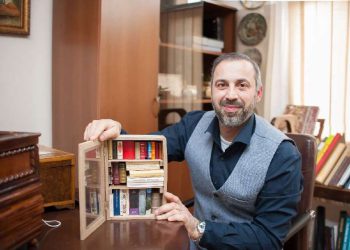 “იღლიცინეთ მცხეთურ ღვეზელზე… ამასთანავე იტირეთ იმაზე, რომ მაწონი „მაწუნად“ გადააკეთეს, ჩურჩხელა კი სხვებმა მიითვისეს…”-  გიორგი კალანდია