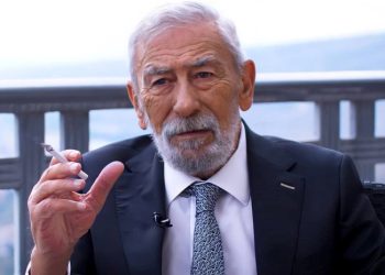 „ბევრმა არ იცის, რომ პირველი რვა ხელფასი, რომელიც ბუბამ დეპუტატობის დროს აიღო, 6 ოჯახს დაურიგა, ეს იყო დაახლოებით 30 000 ლარი“ – სოსო აბზიანიძე
