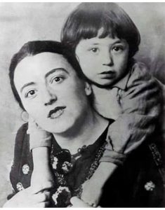 ფოტო: პატარა ბუბა კიკაბიძე დედასთან ერთად