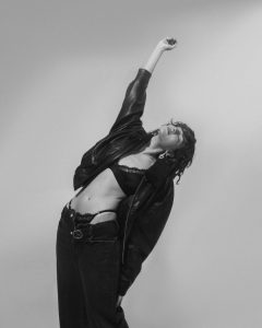 📷 ფოტოები: “ყველაზე ლამაზი გოგო მსოფლიოში” – თაკო ნაცვლიშვილის ცეცხლოვანი ფოტოსესია თავისივე შექმნილ სამოსში