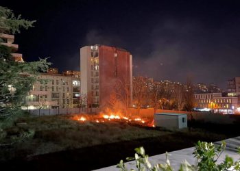 პიროტექნიკით სანდრო ეულის ქუჩაზე ხანძარი გაჩნდა