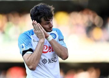 📷 ფოტო: „ნაპოლის“ გულშემატკივართა ჯგუფში ხვიჩა კვარაცხელიას ფანთან ერთად გადაღებული სელფი გამოქვეყნდა