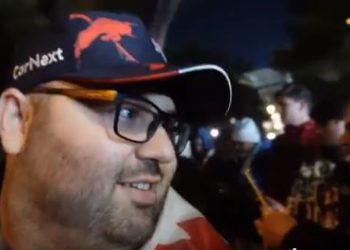 📷 ვიდეო: იტალიელი ქომაგები, კვარაცხელიას სიყვარულით, საქართველოს დროშას კოცნიან – კადრები ნახვების რეკორდს ხსნის