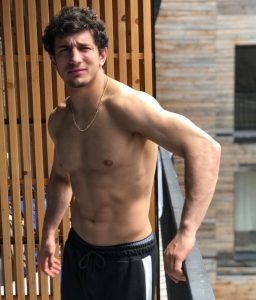 ტოპ 10 ქართველი სასურველი სასიძო - ნახეთ ყველაზე ცეცხლოვანი "ვალენტინები"