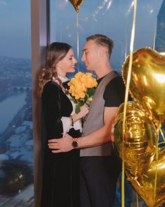 ირაკლი მაქაცარიას და ლიზა ჩიჩუას პირველი ვალენტინობა - ნახეთ, როგორ ანებივრებს ტელეწამყვანი ულამაზეს ცოლს