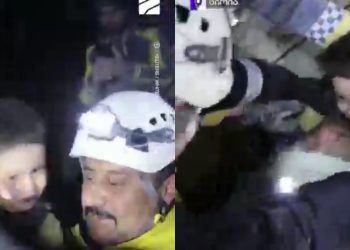 🎥ბედნიერი ღიმილი და სიხარულის ემოციები – ნანგრევებიდან გამოყვანილი სირიელი ბიჭი მადლობის ნიშნად მაშველებს ეთამაშება