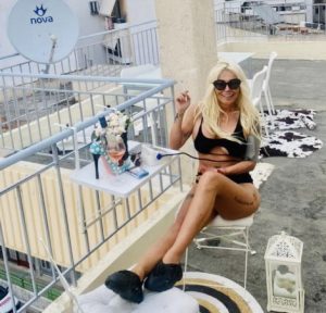 📸ფოტოები: როგორ გამოიყურება 44 წლის ნინა წკრიალაშვილი და რომელ ქვეყანაში ცხოვრობს ის ამჟამად?