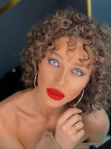 ბაბი კირკიტაძის შეცვლილმა იმიჯმა გამომწერები დააბნია - ნახეთ, რა სხვანაირია მომღერალი ახალ ფოტოებში