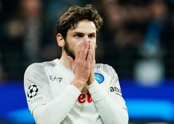 “თავი აწიე ჩემპიონო” – როგორ ეხმაურებიან გულშემატკივრები კვარას გაფუჭებულ პენალტს