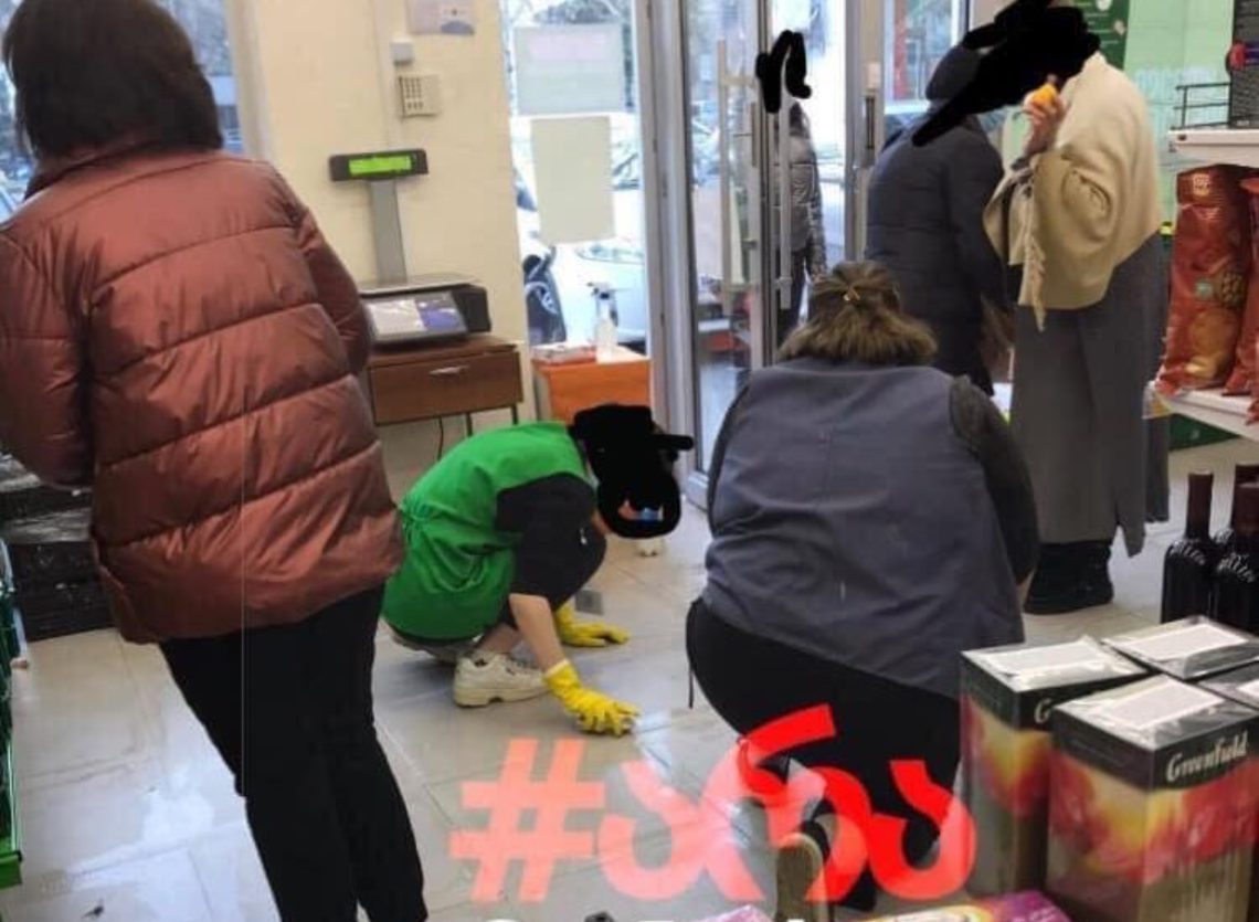 “ახალი ამბავი გაიგეთ? 750 ლარად შეგვიძლია ვიყოთ მოლარე-კონსულტანტი, მუშა, დაცვა, დამლაგებელი და ჩაკ ნორისი” – “არა მონობას